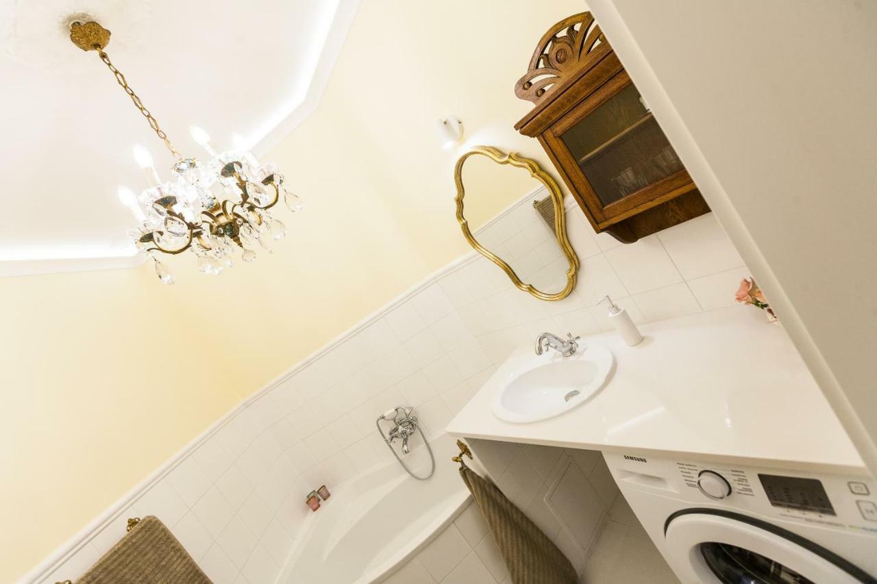 Luxury Apartment Pod Zyrandolem Krakow Luaran gambar